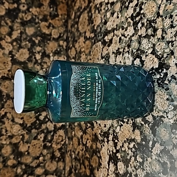 BBW Vanilla Bean Noel shower gel (2023) - Picture 1 of 2